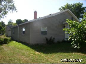 19 N Jackson St, Andrews, IN 46702 photo 2
