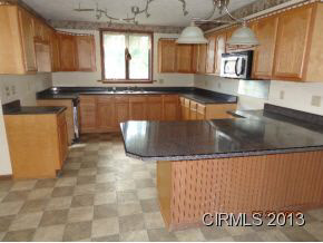 579 E Hill St, Wabash, IN 46992 photo 9