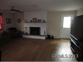 414 E Payton St, Greentown, IN 46936 photo 2
