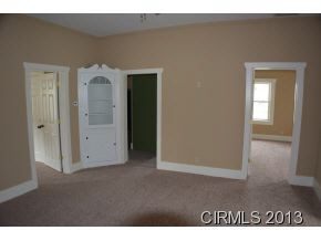 335 Green St, Tipton, IN 46072 photo 3