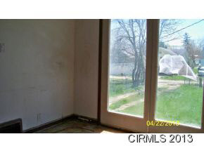 907 W 9th St, Marion, IN 46953 photo 6