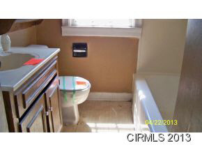 907 W 9th St, Marion, IN 46953 photo 8