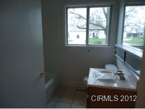 1533 Forbes Ave, Peru, IN 46970 photo 3