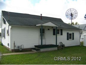 104 Vine St, Gas City, IN 46933 photo 2