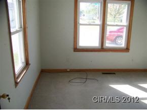 104 Vine St, Gas City, IN 46933 photo 5