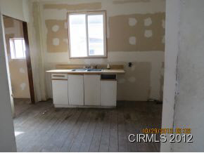 61 S Brownell St, Peru, IN 46970 photo 6