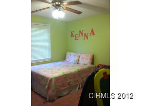 202 Locust Dr, Gas City, IN 46933 photo 4