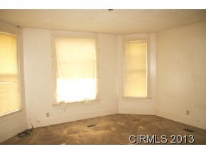 236 E Hill St, Wabash, IN 46992 photo 8