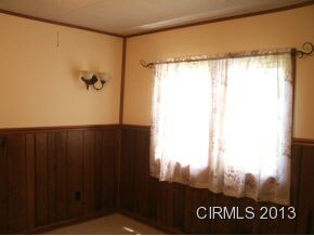 37 N 2nd St, Upland, IN 46989 photo 3