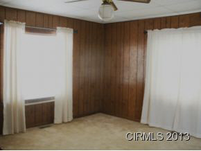37 N 2nd St, Upland, IN 46989 photo 2