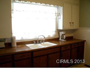 37 N 2nd St, Upland, IN 46989 photo 4