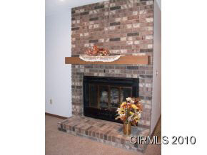 1082 Mitten Dr, Wabash, IN 46992 photo 2
