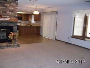 1082 Mitten Dr, Wabash, IN 46992 photo 4