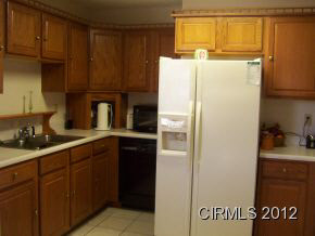 416 Southwood Dr, Tipton, IN 46072 photo 2