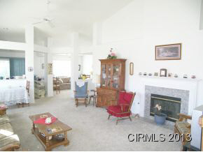 2121 Cobblestone Dr, Kokomo, IN 46902 photo 2