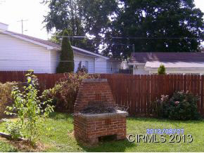 319 Euclid Ave, Peru, IN 46970 photo 3