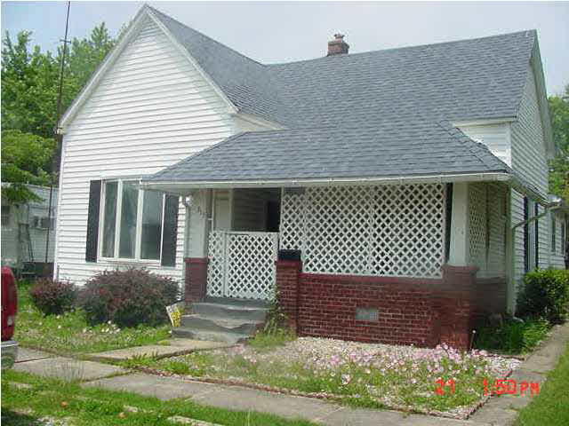 315 W Elm St, Oakland City, IN 47660 photo 2