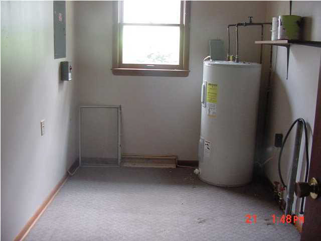 315 W Elm St, Oakland City, IN 47660 photo 10