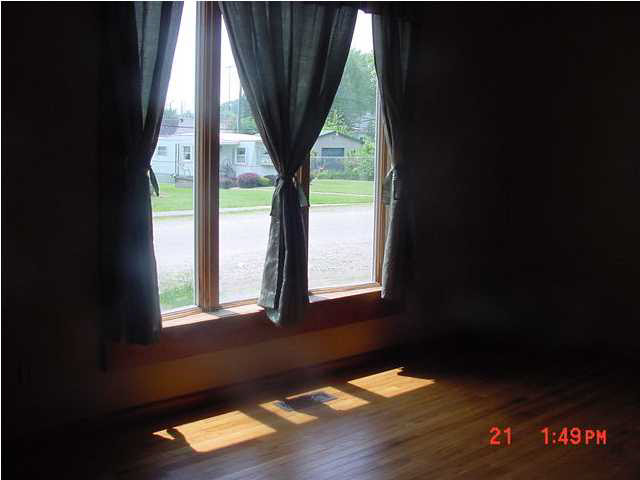 315 W Elm St, Oakland City, IN 47660 photo 5