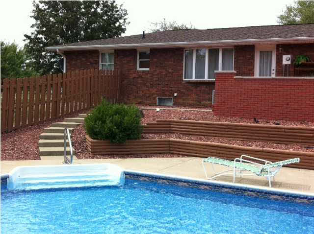 1718 Pleasant Ln, Loogootee, IN 47553 photo 2