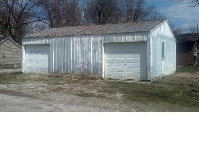 604 E Cherry St, Boonville, IN 47601 photo 6