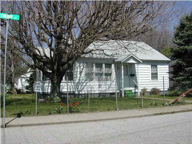 604 E Cherry St, Boonville, IN 47601 photo 2