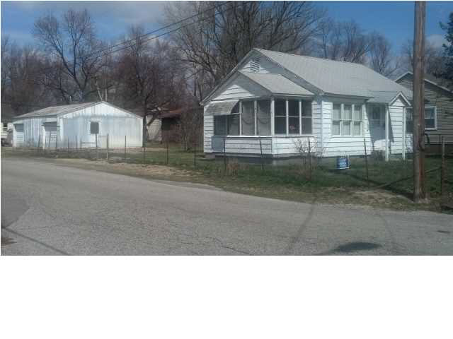 604 E Cherry St, Boonville, IN 47601 photo 1