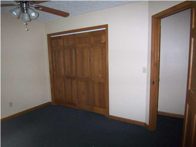 1782 S Whispering Hills Rd, Oakland City, IN 47660 photo 9