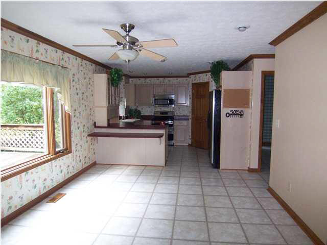1782 S Whispering Hills Rd, Oakland City, IN 47660 photo 3