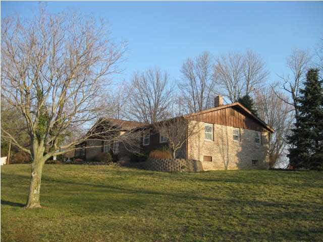 1876 Highland St, Jasper, IN 47546 photo 2
