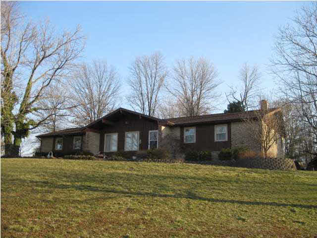 1876 Highland St, Jasper, IN 47546 photo 3