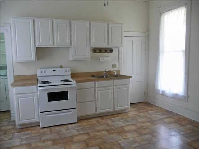 303 N Geiger St, Huntingburg, IN 47542 photo 2