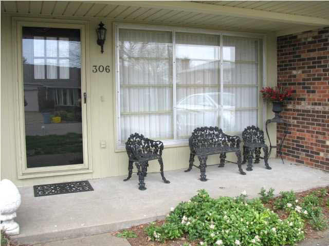 306 Vista Dr, Mount Vernon, IN 47620 photo 5