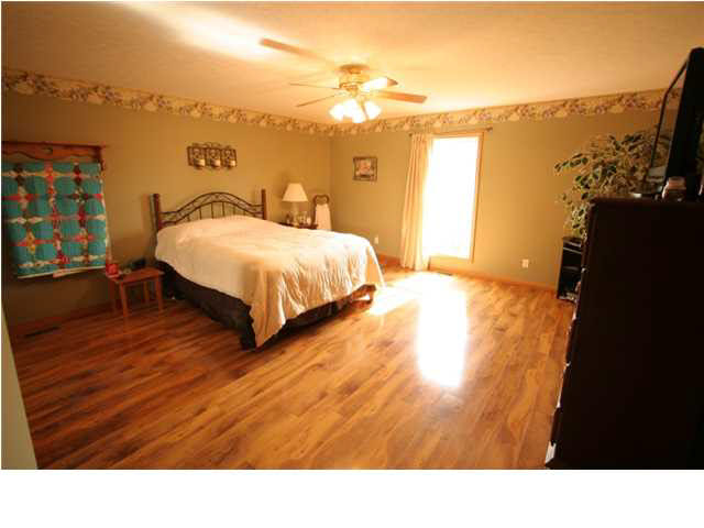 6605 S Dale Dr, Huntingburg, IN 47542 photo 10
