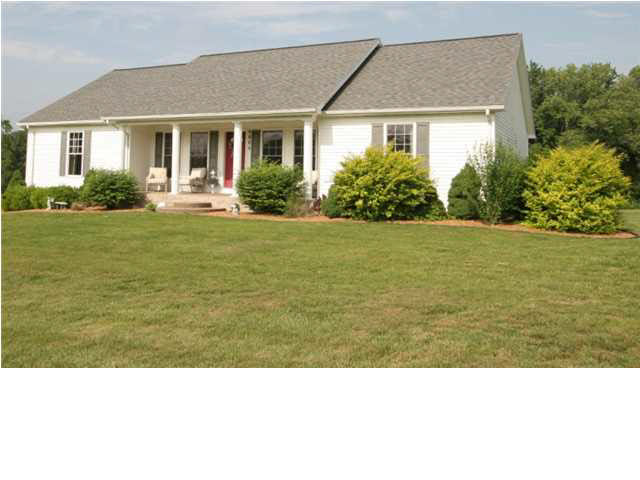 6605 S Dale Dr, Huntingburg, IN 47542 photo 1