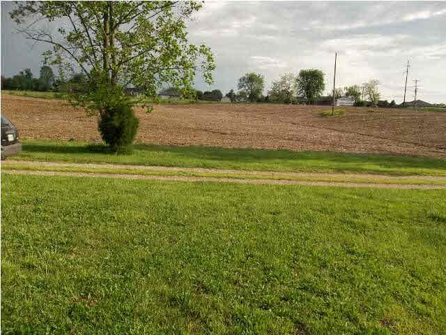 2343 N Chestnut St, Huntingburg, IN 47542 photo 3