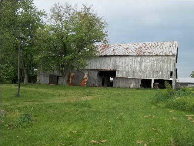 2343 N Chestnut St, Huntingburg, IN 47542 photo 6
