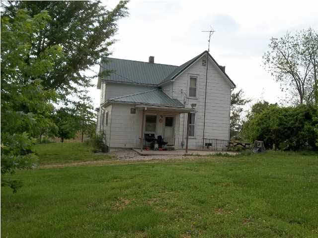 2343 N Chestnut St, Huntingburg, IN 47542 photo 2