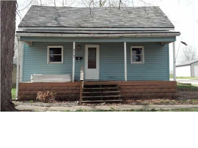 217 E 3rd St, Bicknell, IN 47512 photo 1