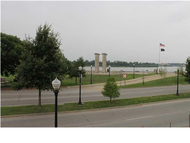 216 SE Riverside Dr, Evansville, IN 47713 photo 17