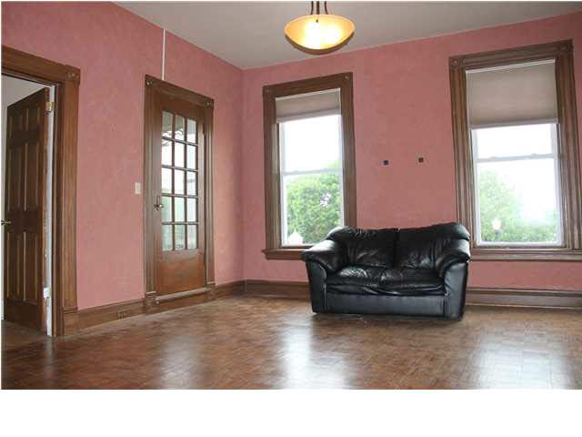 216 SE Riverside Dr, Evansville, IN 47713 photo 2