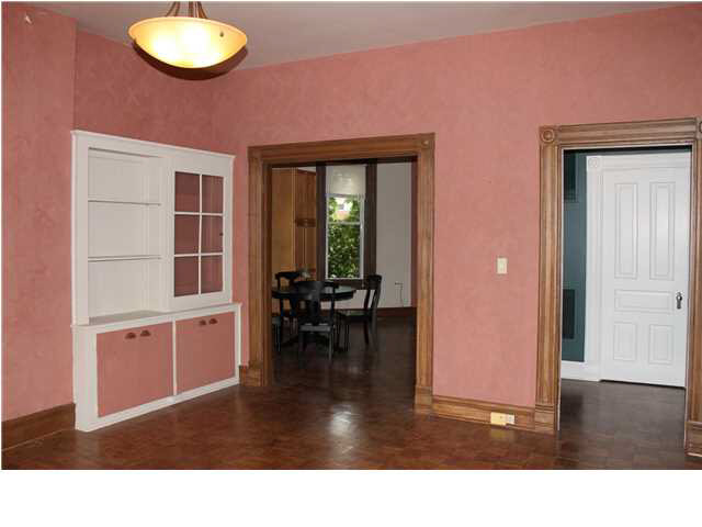 216 SE Riverside Dr, Evansville, IN 47713 photo 3