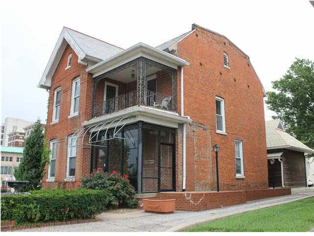 216 SE Riverside Dr, Evansville, IN 47713 photo 1
