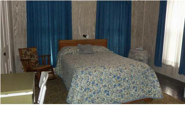 413 E Flora St, Washington, IN 47501 photo 3