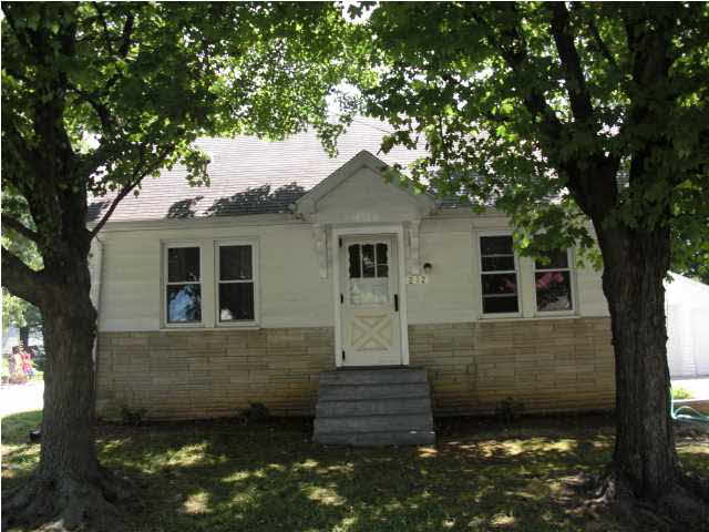 212 S First Ave, Haubstadt, IN 47639 photo 1