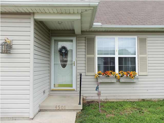 4501 Strathmoor Dr, Evansville, IN 47711 photo 2