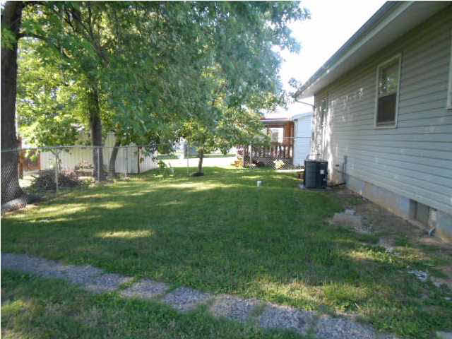 1205 NE 5th St, Washington, IN 47501 photo 5