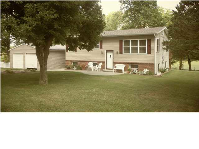 22 Daviess Dr, Washington, IN 47501 photo 1