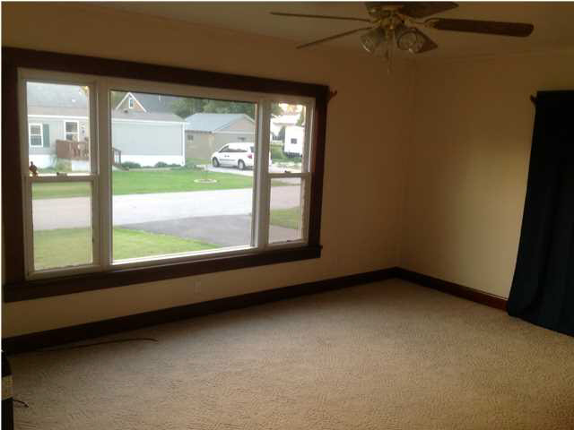301 Elm St, Haubstadt, IN 47639 photo 8
