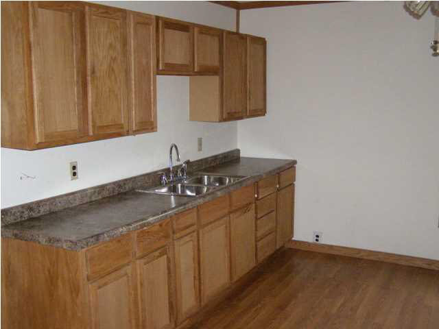 110 S Gibson St, Oakland City, IN 47660 photo 4